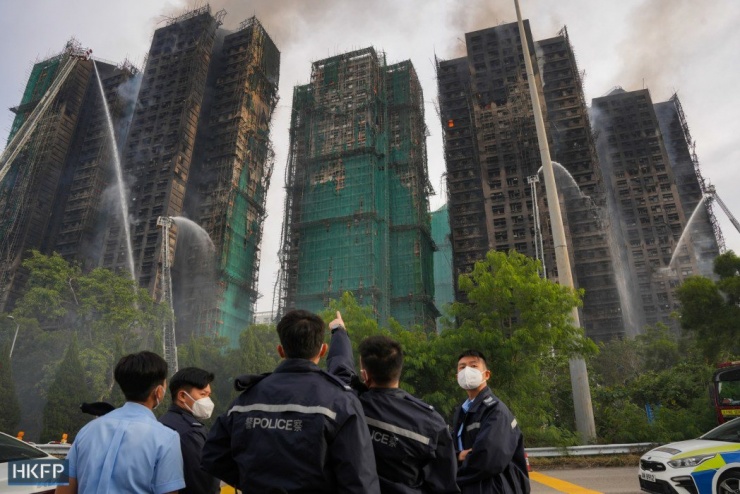 Vụ hỏa hoạn đã kéo dài hơn 20 giờ. Ảnh: HKFP