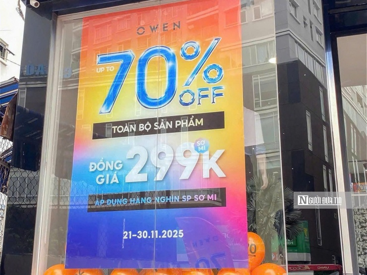 Mức giảm được ghi nhận từ 50-70%, nhiều cửa hàng còn tổ chức các chương trình sale đồng giá, dao động từ 299.000 đồng/sản phẩm.