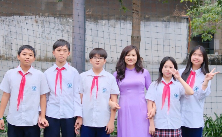 Cô trò Trường THCS Cầu Giấy, một trong những trường chất lượng cao của Thành phố Hà Nội.