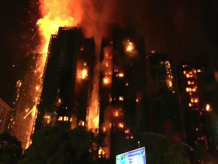 Vụ cháy 8 tòa nhà ở Hong Kong: Bắt giữ 3 người, là những ai?