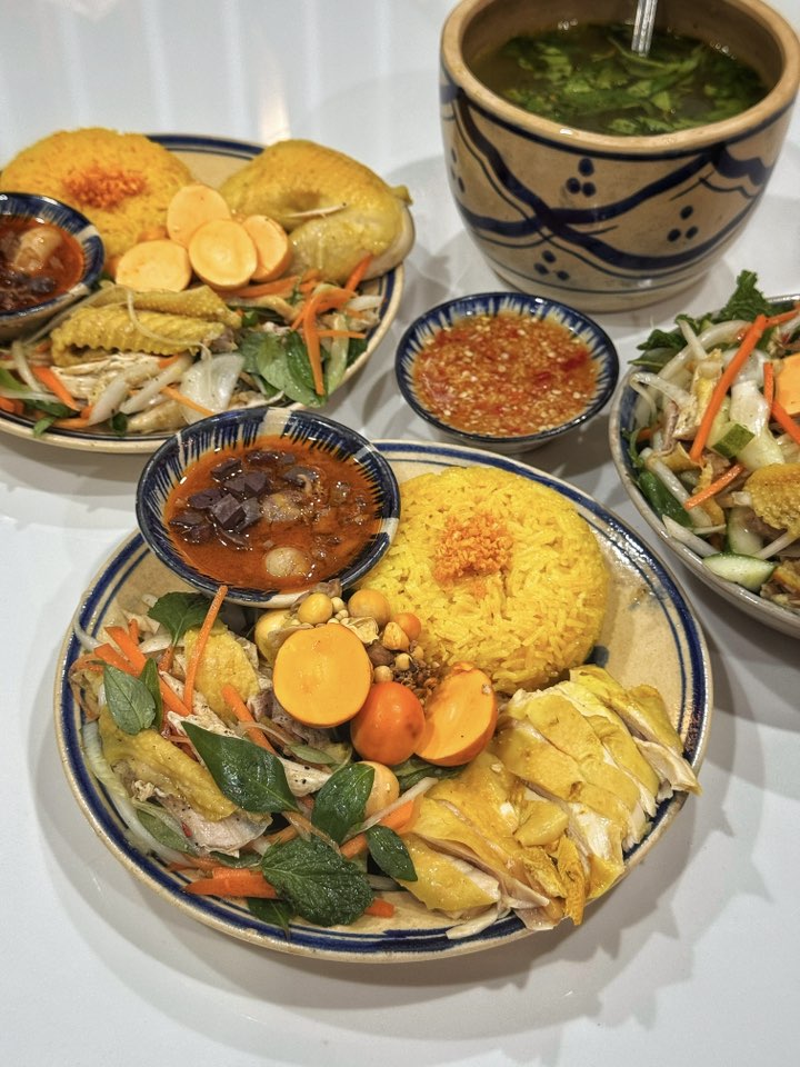 Cách làm cơm gà Hội An chuẩn vị, ai cũng gật gù khen ngon - 1