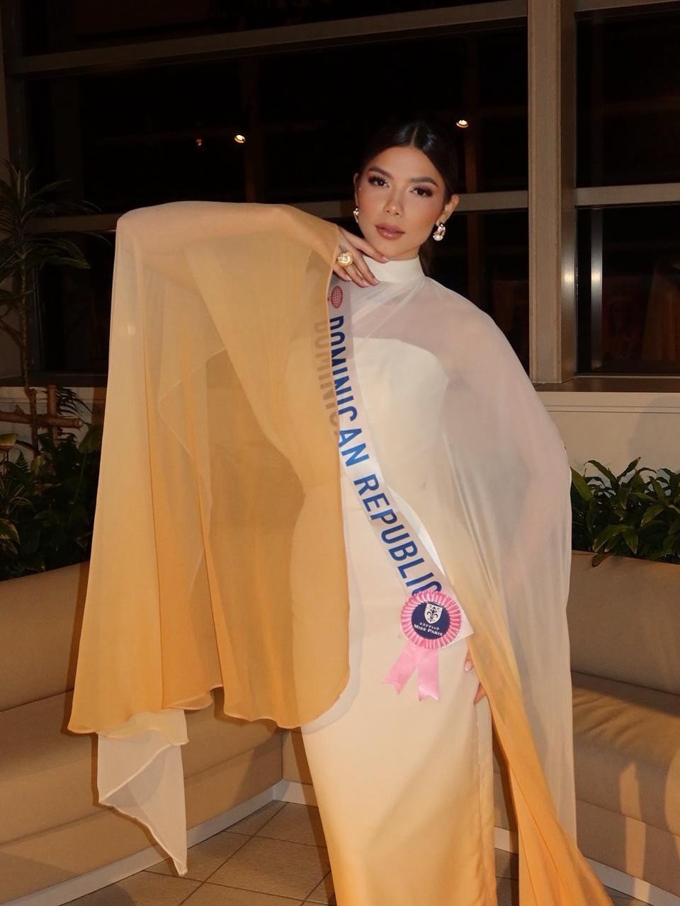 Đại diện Cộng hòa Dominica - Anita Maspons được đánh giá cao ở khu vực châu Mỹ. Người đẹp 22 tuổi, là người mẫu và nhà sáng tạo nội dung. Cô từng tham dự Hoa hậu Hoàn vũ Cộng hòa Dominica 2025 và dừng chân ở top 6. Anita Maspons có gương mặt yêu kiều cùng thần thái thanh lịch, sang trọng.