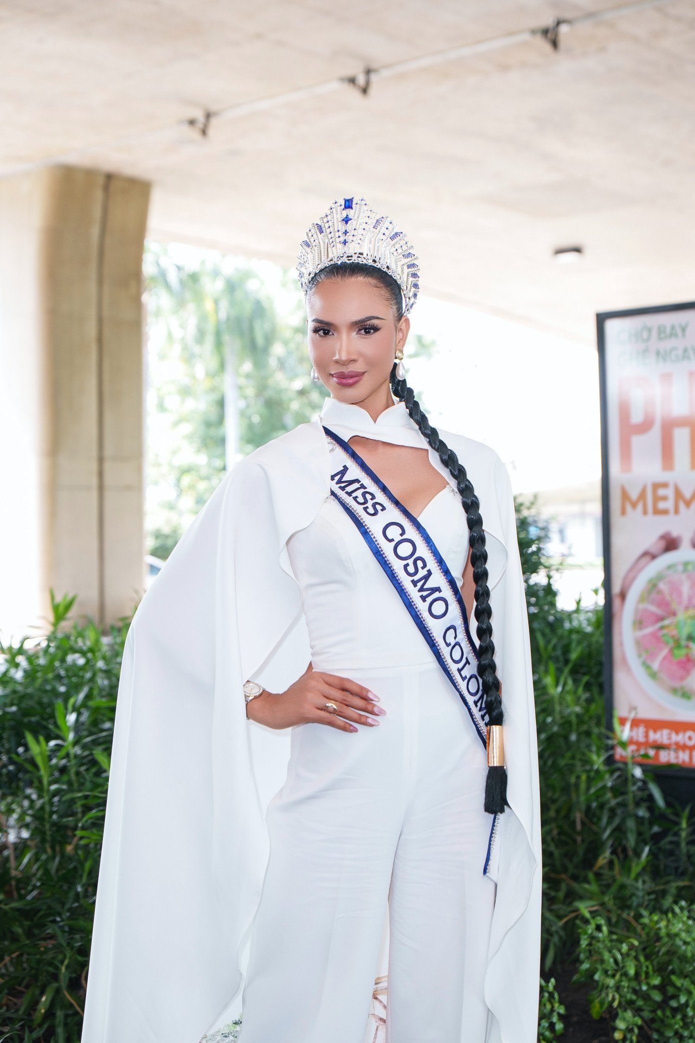 Trang phục sân bay của thí sinh Miss Cosmo 2025: Nhiều người đẹp diện áo dài - 16