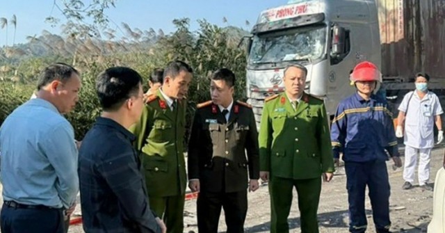 Vụ ô tô 7 chỗ đâm xe tải, 4 người chết ở Lạng S...