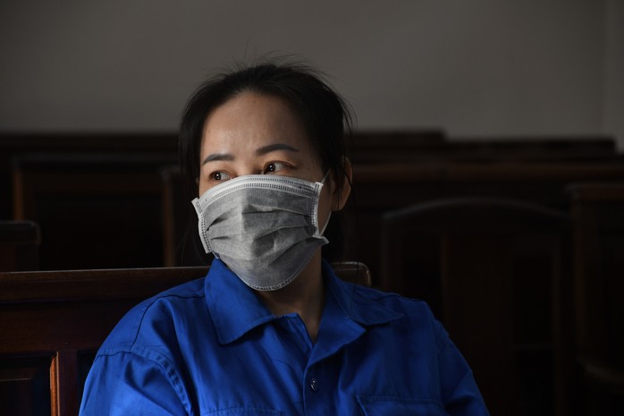 Ánh mắt Bích như tìm kiếm người thân