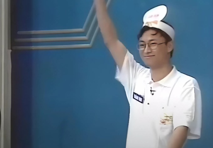 Nguyễn Thành Vinh khi thi Olympia năm 2000. Ảnh chụp màn hình