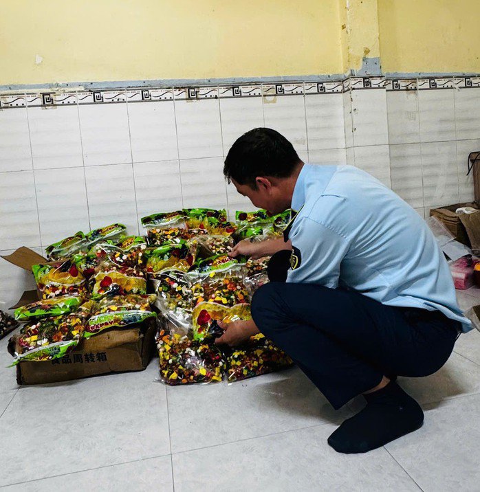 Cơ quan chức năng kiểm tra điểm kinh doanh kẹo