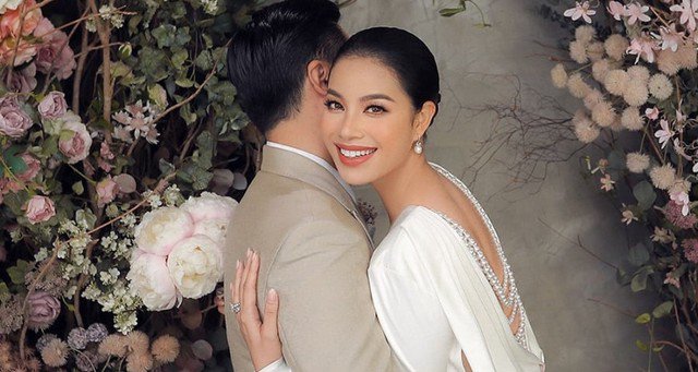 Qua một bức ảnh trang trí Noel, Phạm Hương để lộ cuộc sống ở Mỹ giữa nghi vấn rạn nứt với chồng đại gia - 1