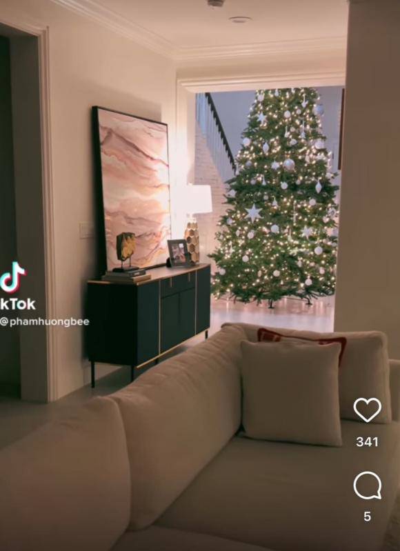 Mọi góc đều tràn ngập không khí Giáng sinh.