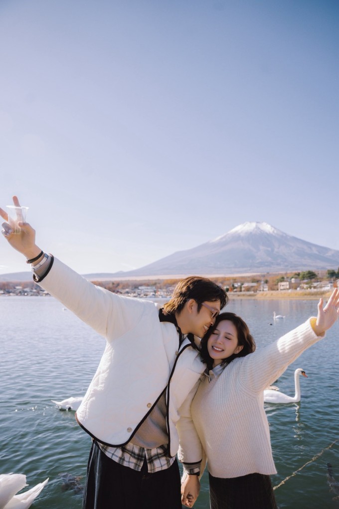 Vài tháng trước đám cưới, Ngọc Huyền cho biết cô ước mơ trở lại Nhật Bản một tháng và Đình Tú thể hiện sự ủng hộ bằng cách lập tức đặt vé, lên kế hoạch chuyến đi.