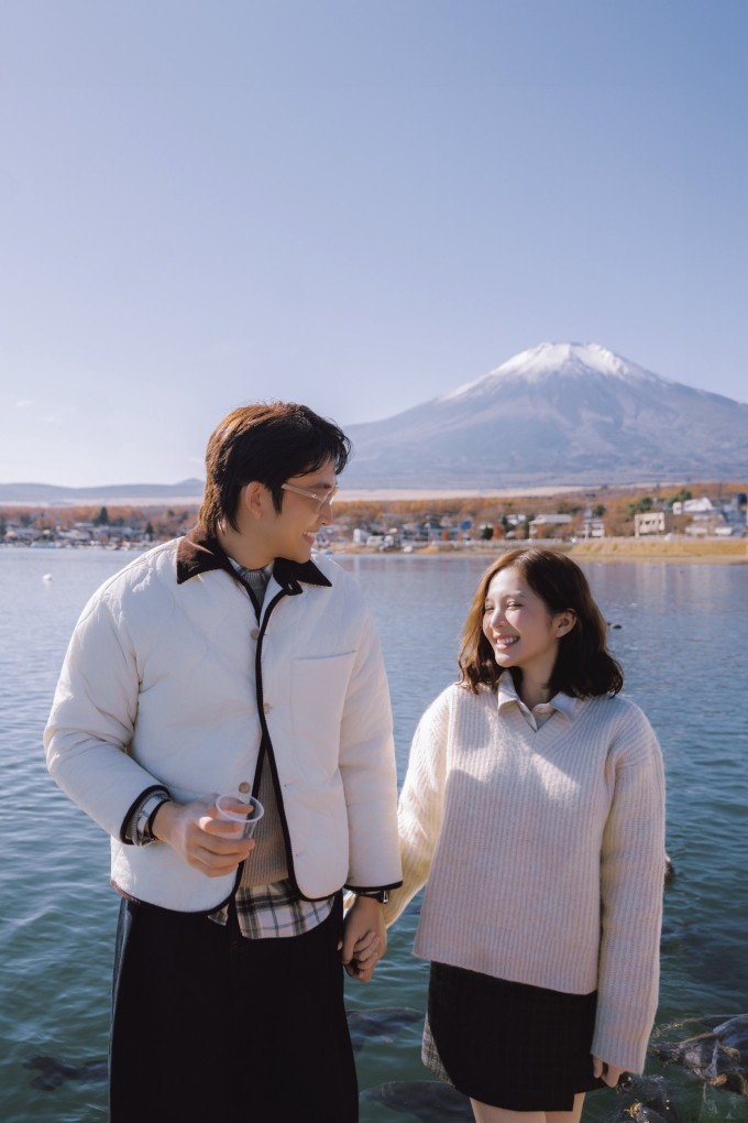 'Cặp diễn viên giờ vàng' Đình Tú - Ngọc Huyền chọn Nhật Bản để tận hưởng chuyến đi đầu tiên với tư cách vợ chồng. Đây cũng là ước mơ của Ngọc Huyền trước khi cưới.