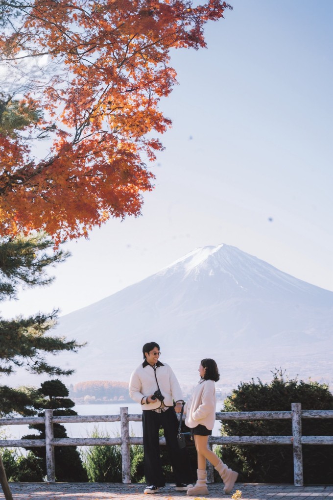 Nhật Bản cũng là nơi ghi dấu nhiều kỷ niệm tình yêu của cặp diễn viên. Hồi đầu năm, Đình Tú đã quỳ gối cầu hôn bạn gái tại đây.
