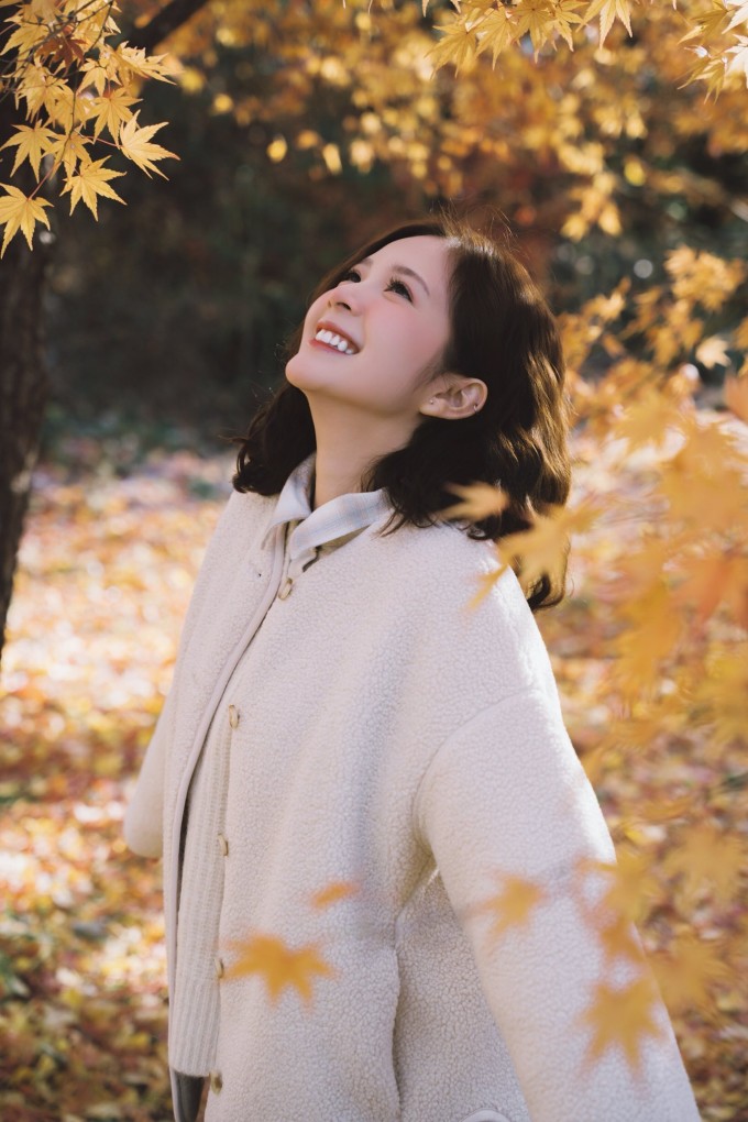 Ngọc Huyền sinh năm 1997, tốt nghiệp trường Đại học Sư phạm Hà Nội, sau đó bén duyên với phim ảnh. Diễn viên góp mặt trong các phim "Mặt nạ gương", "Chúng ta của 8 năm sau", "Đừng nói khi yêu", "Cha tôi, người ở lại"...