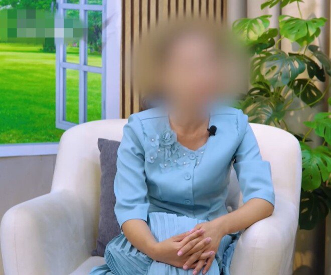 Chị M kể lại câu chuyện của gia đình mình.