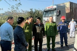 Vụ ô tô 7 chỗ đâm xe tải, 4 người chết ở Lạng Sơn: Khởi tố vụ án, tạm giữ tài xế