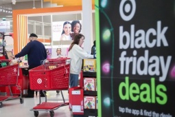 Lộ diện những người phát cuồng lao vào săn sale dù Black Friday đang...