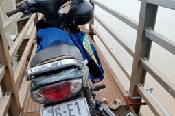 Bắt khẩn cấp người cha ôm 2 con nhảy cầu tự tử