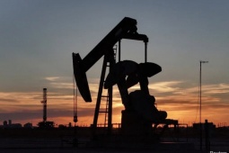 Giá dầu cắm đầu giảm giữa tin đồn ngừng bắn Ukraine - Nga: Nguồn cung Nga sắp trở lại thị trường?