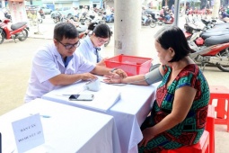 Tầm soát bệnh sớm và tiêm chủng: Hai mảnh ghép sống khỏe của người cao tuổi