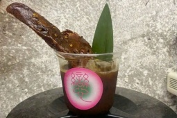 Quái dị món cà phê đầu vịt, giá hơn 160.000đ/ly