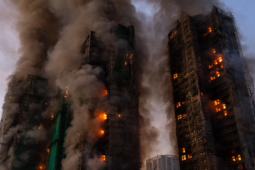 Cháy 8 tòa nhà ở Hồng Kông - Trung Quốc: Câu chuyện về lính cứu hỏa tử nạn