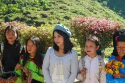 Gen Z rủ nhau lên núi săn mây, ngắm hoa tam giác mạch