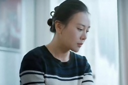 Phương Oanh gây sốt với áo bình dân