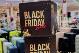 Black Friday 2025: Cửa hàng giảm giá "sập sàn", khách mua vẫn dửng dưng, thưa thớt