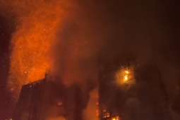 Thế giới - 19 giờ hỏa hoạn thiêu đốt khu chung cư Hong Kong