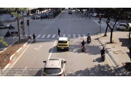 Nhiều xe máy bị phạt nguội vì vượt đèn đỏ và không đội mũ bảo hiểm