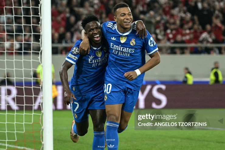 Kylian Mbappe trở lại với cú poker vào lưới Olympiacos