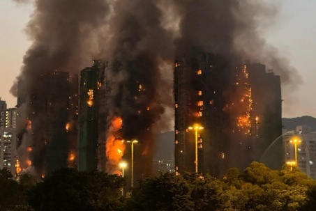 Vụ cháy kinh hoàng ở Hong Kong: Loạt “ông lớn” Trung Quốc rót tiền khẩn cấp