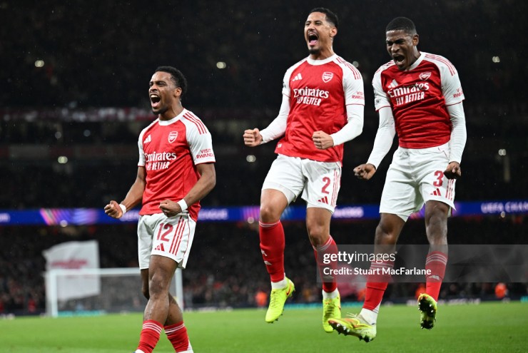 Arsenal dẫn đầu vòng bảng Champions League sau 5 lượt