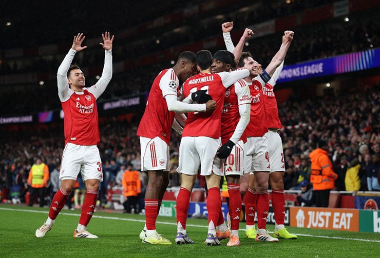Arsenal thi đấu bùng nổ để nghiền nát Bayern Munich