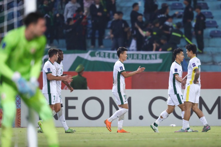 Pha phá bóng của thủ môn Việt kiều đập người Lin Liangming vào lưới