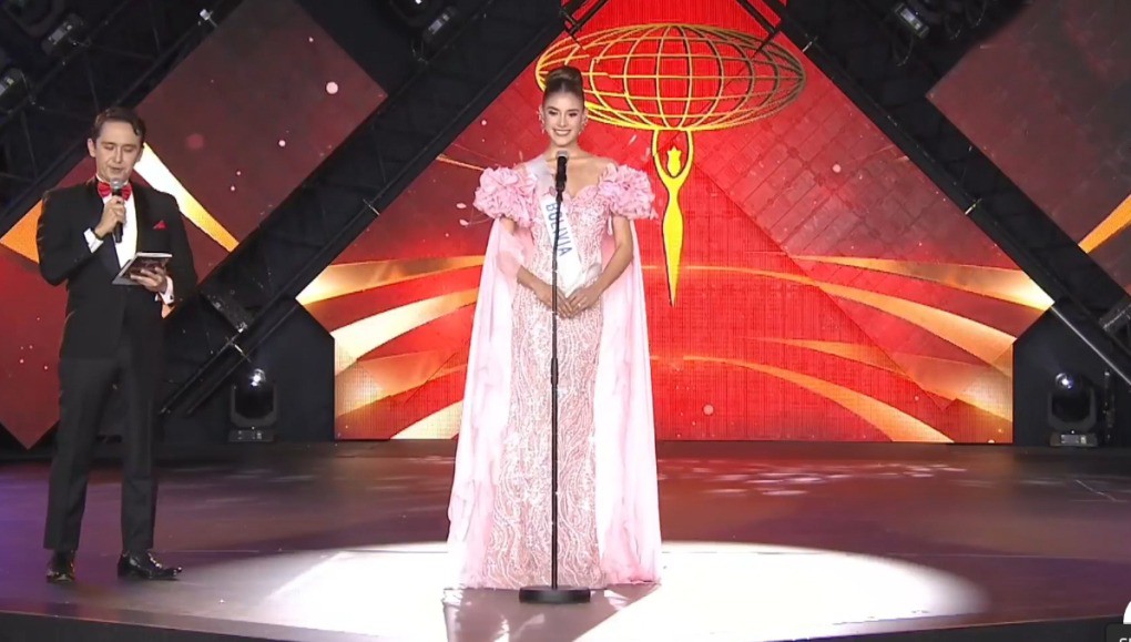 Người đẹp Bolivia trong phần ứng xử.