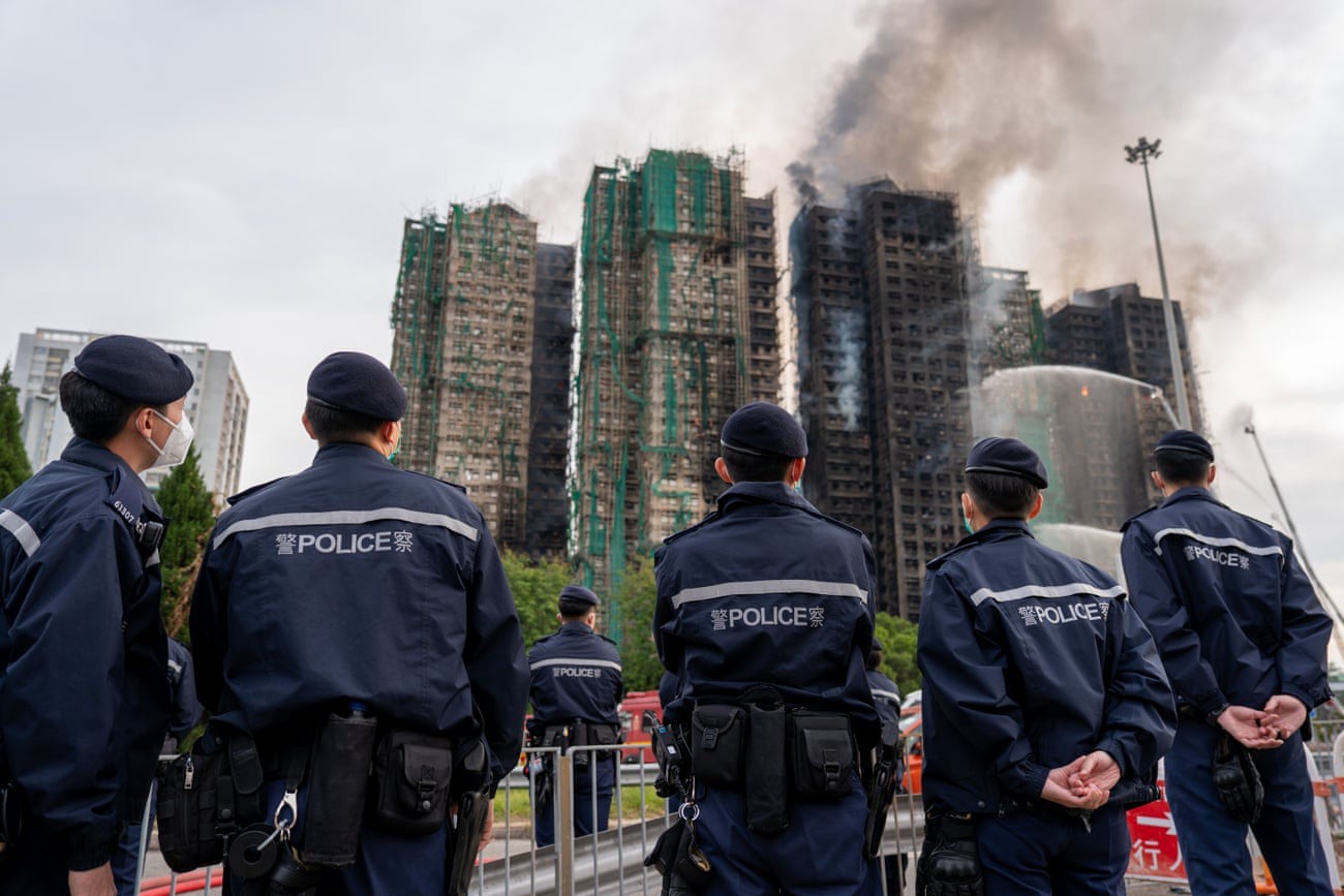 Cảnh sát Hong Kong đã bắt giữ 3 người bị cáo buộc liên quan đến vụ hỏa hoạn nghiêm trọng. Ảnh: Zuma