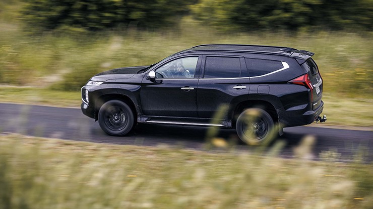 Giá xe Mitsubishi Pajero Sport lăn bánh tháng 11/2025 - 12