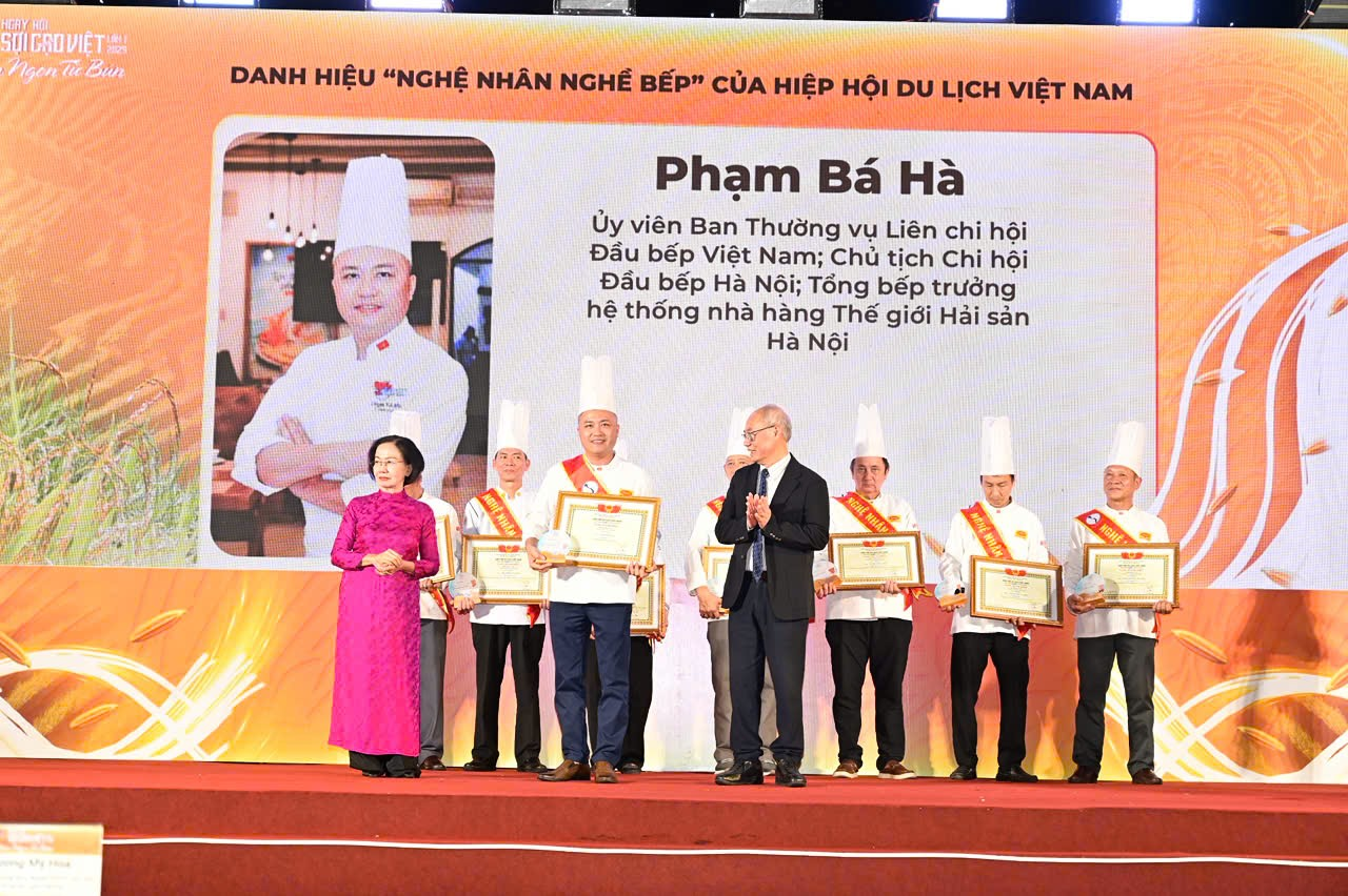 Chef Hà vinh dự nhận danh hiệu Nghệ Nhân Nghề bếp