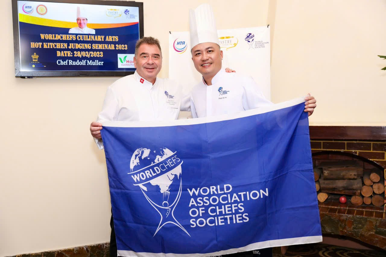 Tài năng của nghệ nhân Phạm Bá Hà được minh chứng không chỉ qua chương trình ẩm thực trong nước mà còn vươn tầm quốc tế.