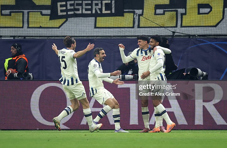 Video bóng đá Frankfurt - Atalanta: Hàng thủ sụp đổ, 5 phút 3 bàn kết liễu (Cúp C1) - 2