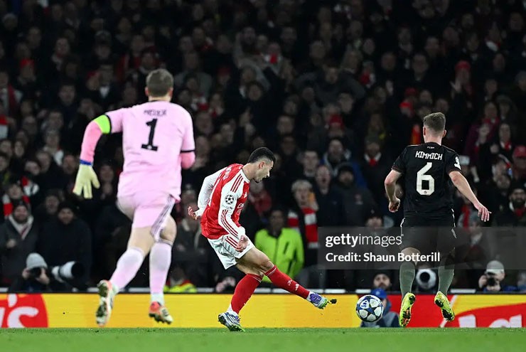 Arsenal càng đá càng bay