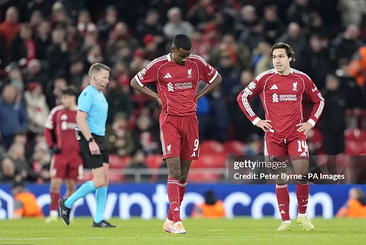 Isak lạc lối ở Liverpool