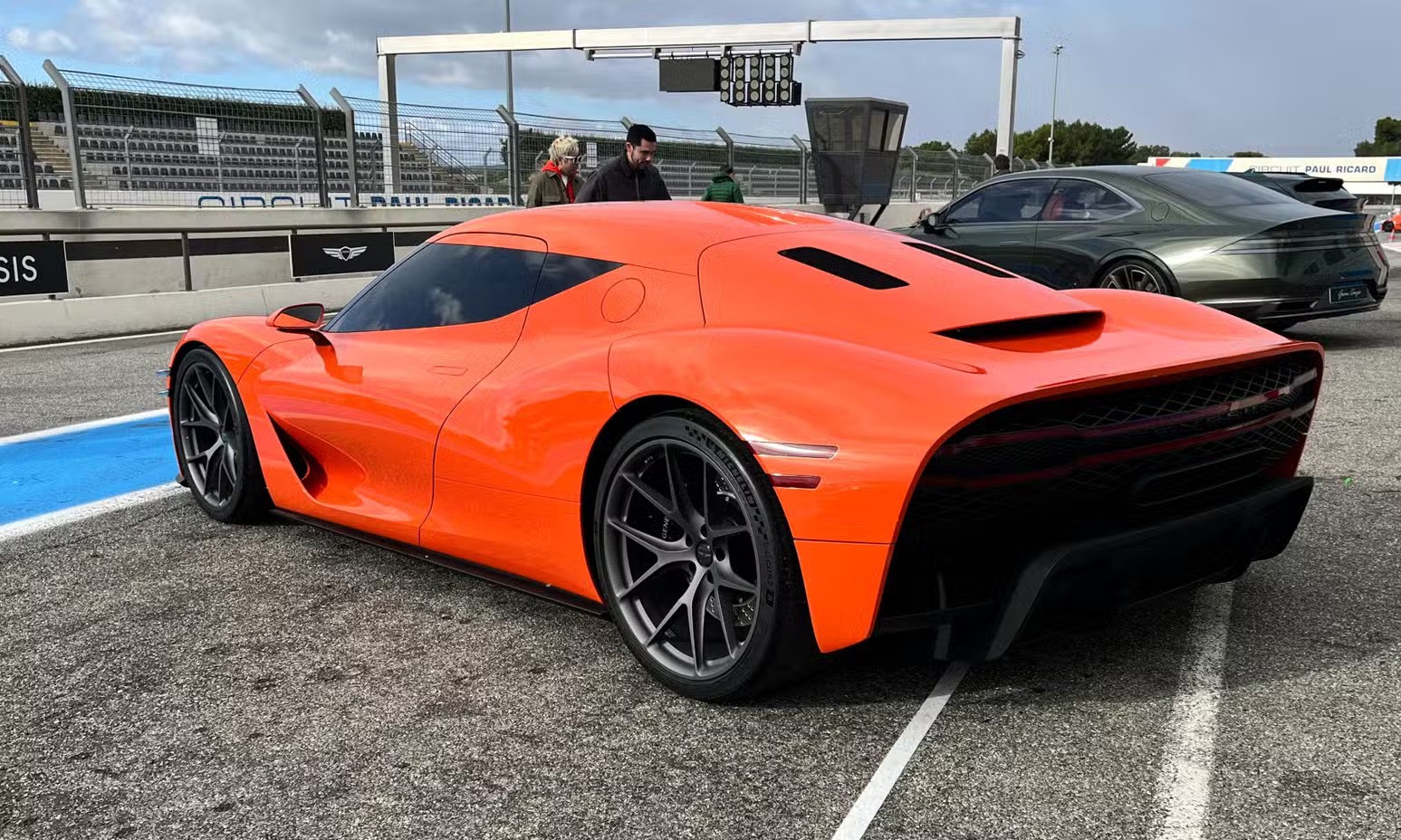 Xe được lấy cảm hứng&nbsp;thiết kế từ những chiếc xe&nbsp;đua thuần chất KTM X-Bow.