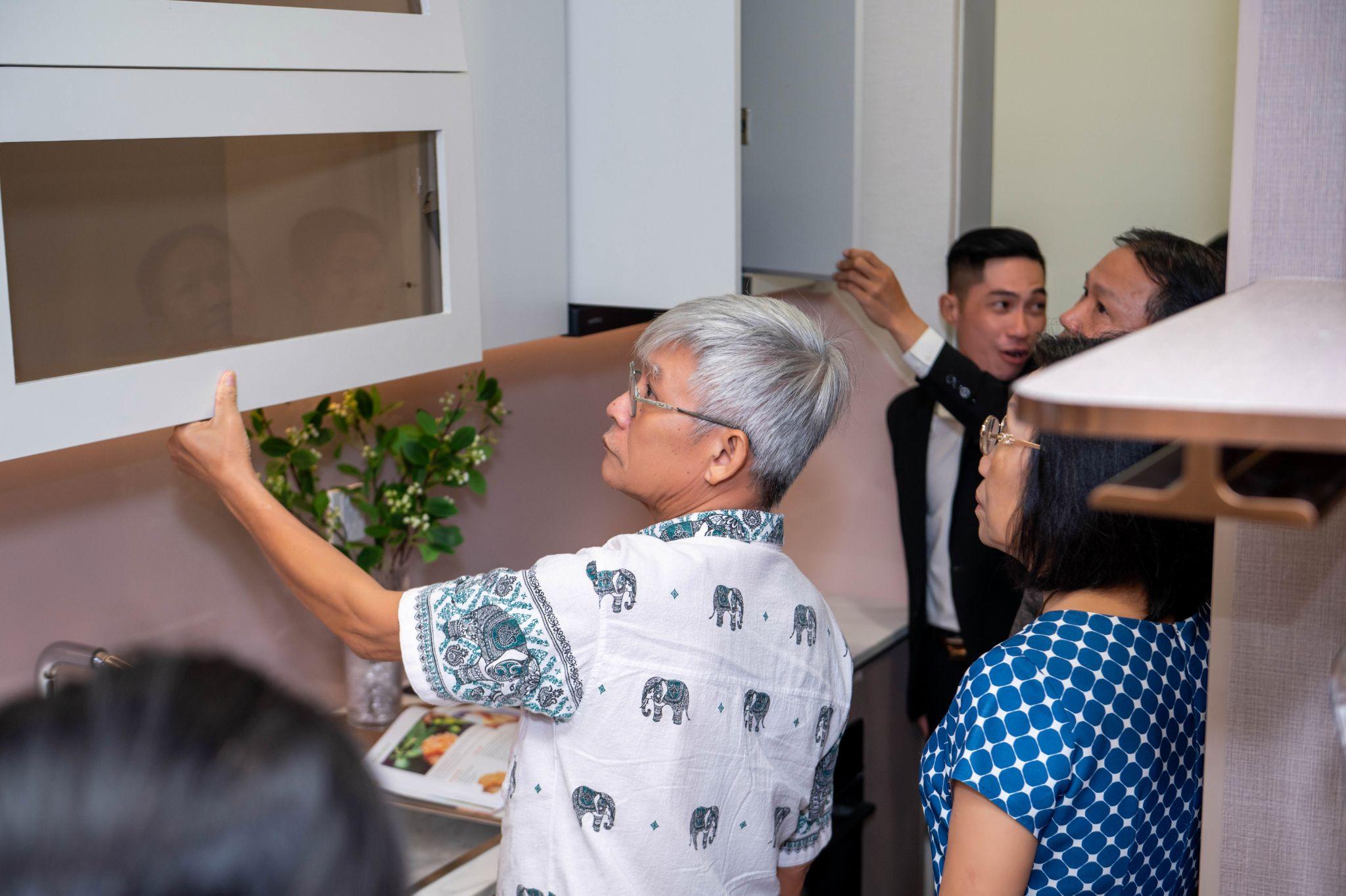 Mỗi chi tiết nội thất được lựa chọn tỉ mỉ, hài hòa giữa thẩm mỹ và công năng, mang đến trải nghiệm chân thực cho khách tham quan.