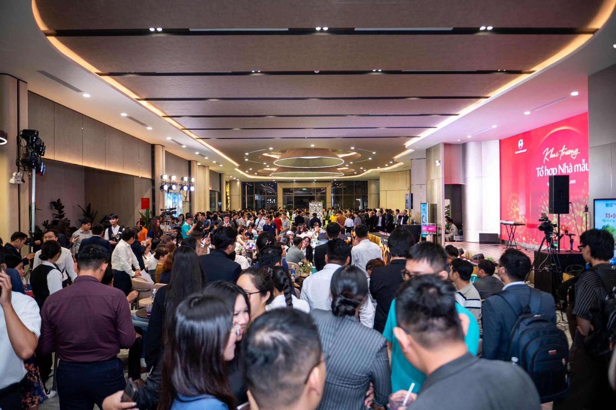 Không khí hào hứng và đầy sôi động tại Nhà Điều hành trung tâm Happy One tối 26/11