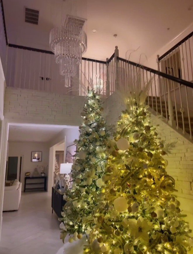 Qua một bức ảnh trang trí Noel, Phạm Hương để lộ cuộc sống ở Mỹ giữa nghi vấn rạn nứt với chồng đại gia - 4