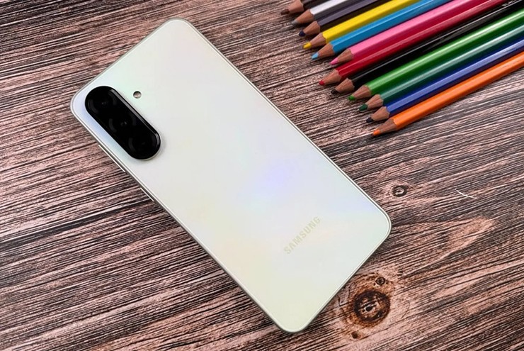 Sức mạnh phiên bản mới của smartphone Galaxy quốc dân khiến fan bất ngờ