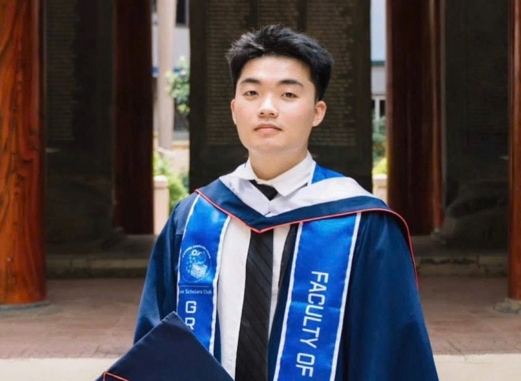 Nguyễn Phúc Sơn là thủ khoa đầu ra của Trường Đại học Sư phạm Hà Nội 2. Ảnh: NVCC