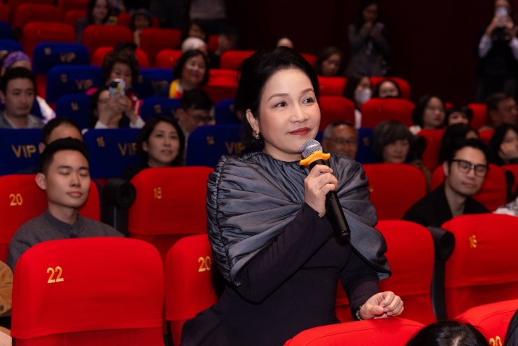 Diva Mỹ Linh xúc động cảm ơn Đỗ Thị Hải Yến đã gửi lời mời để chị được thưởng thức 1 tác phẩm hay. 